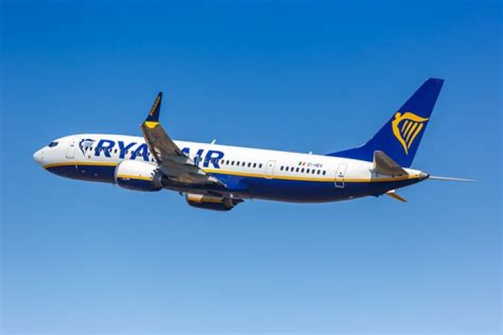 Can you fly with a cast on Ryanair?