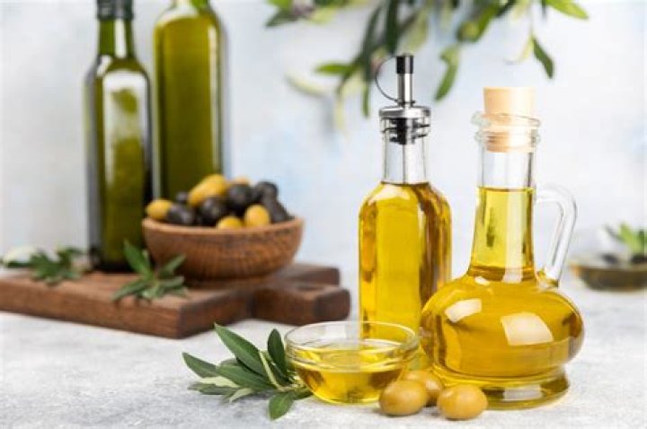 Does sugar mix in oil?