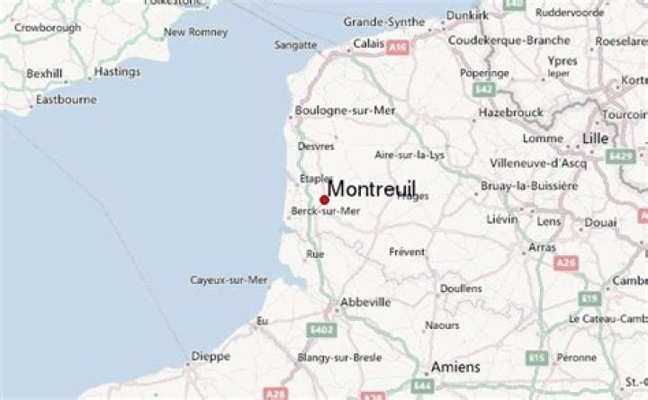 How far is Montreuil sur Mer from Calais?