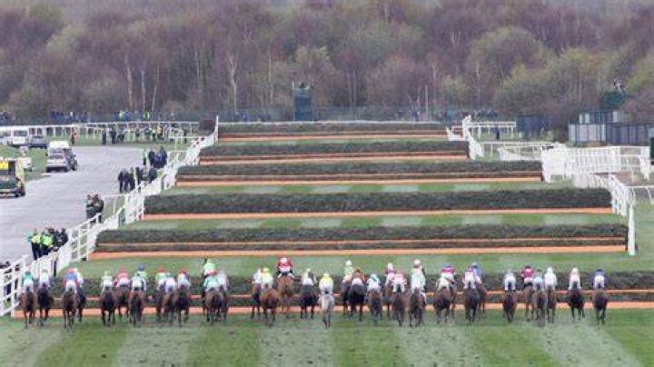 How many fences are jumped in the Grand National?