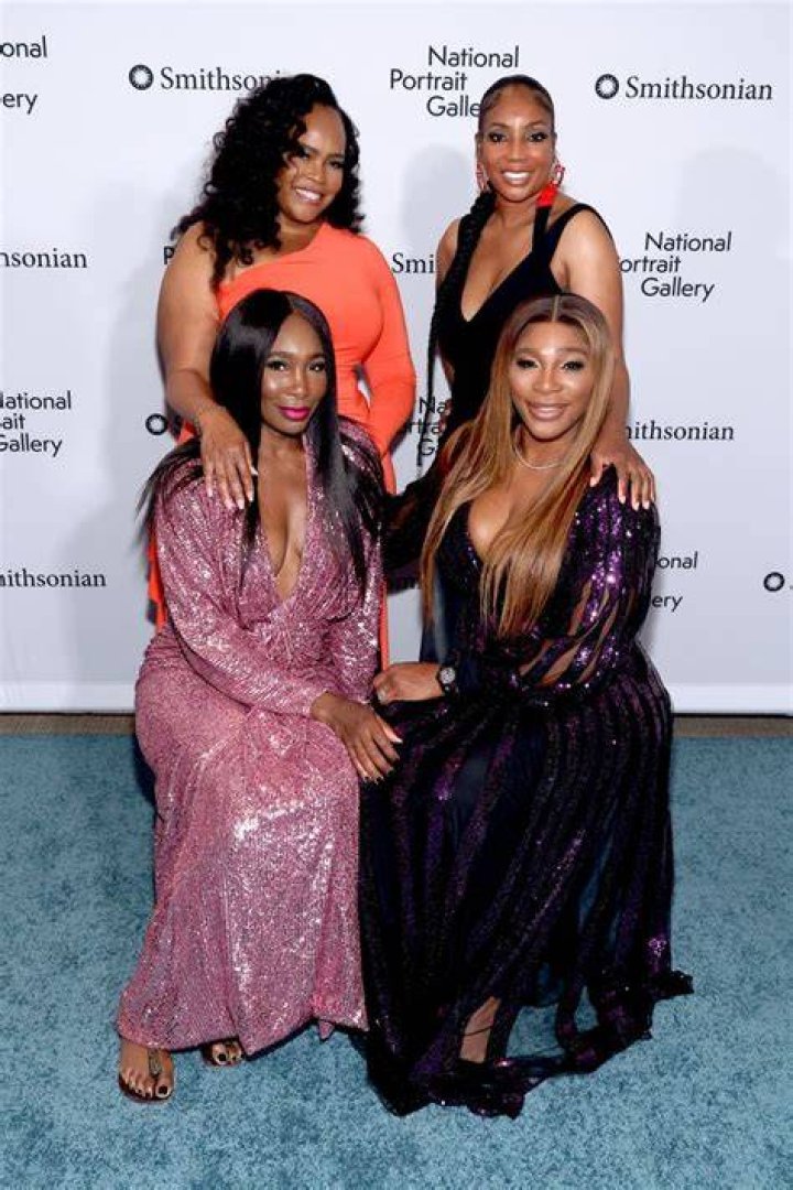 How Much Does Serena Williams give to charity?