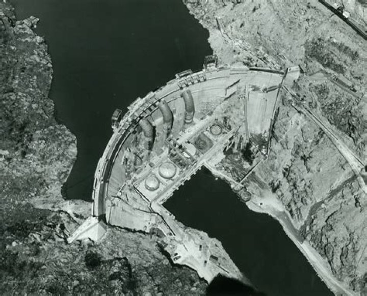 How was Smith Mountain Lake created?