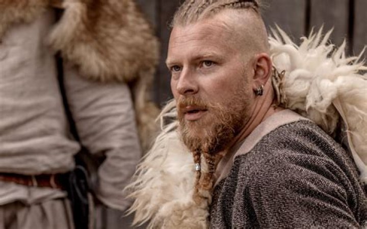 What night does Vikings air?